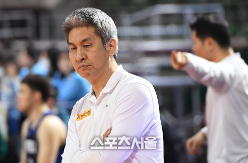 '국대 감독' 9월부터 4대보험 적용…김상식 받고 김경문 못받고