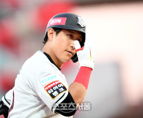 [포토] 황재균, 3회 1점 더 달아나는 솔로포