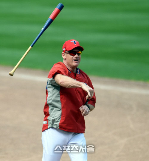 [포토] KIA 윌리엄스 감독 \'놀랬잖아\'