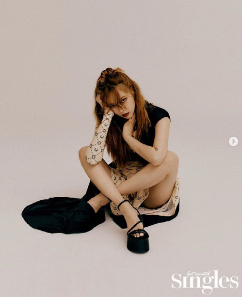 '시크하게, 도도하게' 현아♥던 커플화보에서 발산되는 치명美 [★SNS]