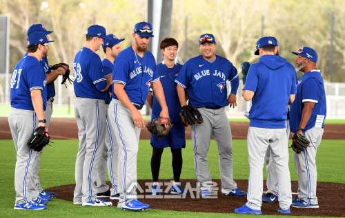 [포토] 류현진 \'토로토 에이스의 여유\'