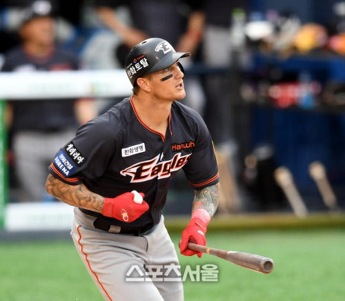 [포토] 반즈, 6회 또 펜스를 때리는 2루타