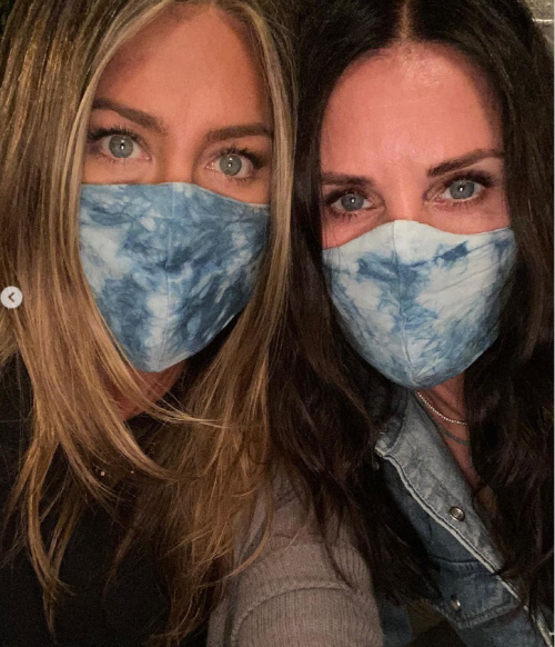 제니퍼 애니스톤 "건강한 내 친구도 코로나 걸렸다. 이건 실제상황" 마스크 착용 호소 [할리웃톡]