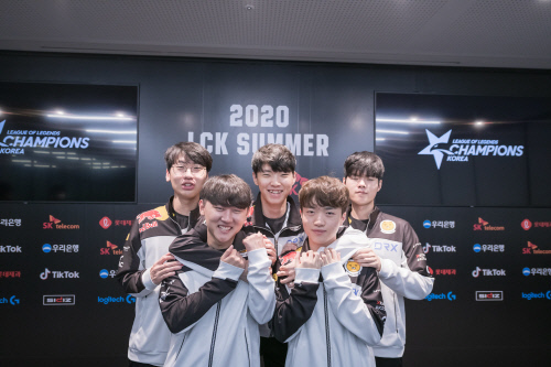 반환점 돈 LCK, 플레이오프 진출 위해 불붙은 순위싸움