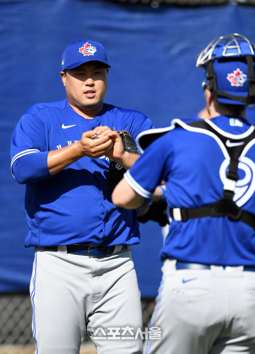 [포토] 류현진, 존슨과 첫 호흡