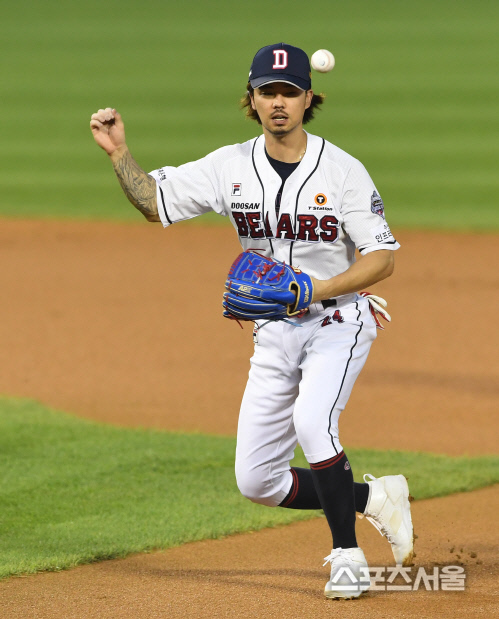 [포토] 두산 오재원, 공이 왜 뒤로?