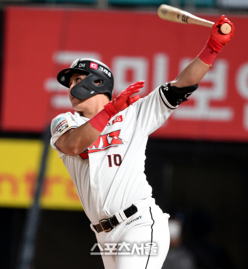 [포토] 황재균, 7회 1점차까지 추격하는 스리런포 쾅