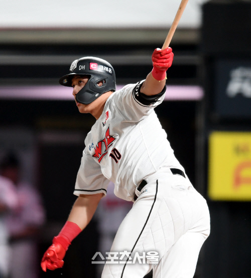 [포토] 황재균, 7회 1점차까지 바짝 추격하는 스리런포