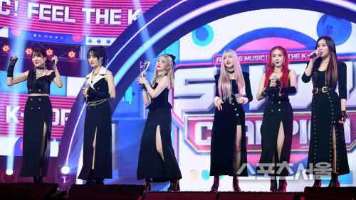 [포토] 여자친구, 쇼챔프 1위의 기쁨!