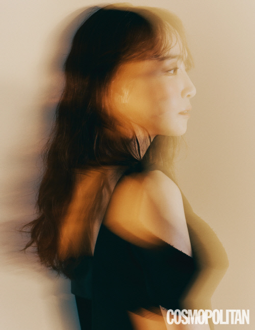 작사가 김이나 "야하고 지적인 언니?  불안정한 20대가 만든 견고한 30대" [★화보]