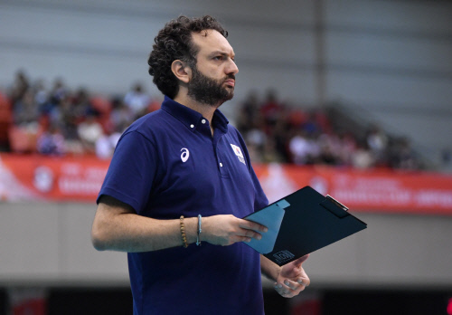 별첨3. 라바리니 감독 사진 (출처-FIVB)
