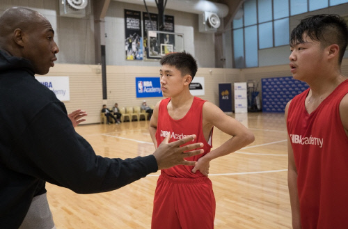 'NBA도 중국 손절?' 야오밍 바람탔던 中신장 농구 아카데미 철수 결정