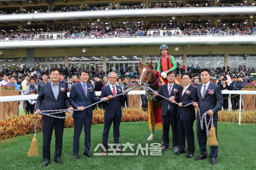 한국경마 또 하나의 쾌거...'KRA컵 클래식' 국제 경주 바이블 '블루북' 등재