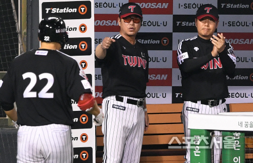 [포토] LG 류중일 감독, 김현수 멀티 홈런...대단해~