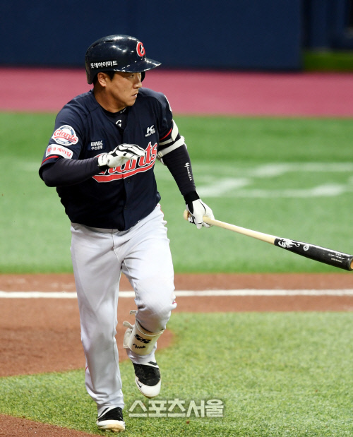 [포토] 2타점 적시타 정훈 \'좋아\'