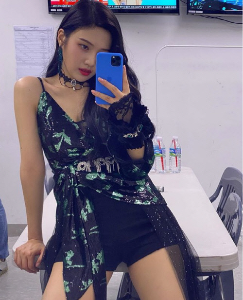 심통난 모습도 '상큼' 레드벨벳 조이, 거울 앞에서 샐쭉 [★SNS]