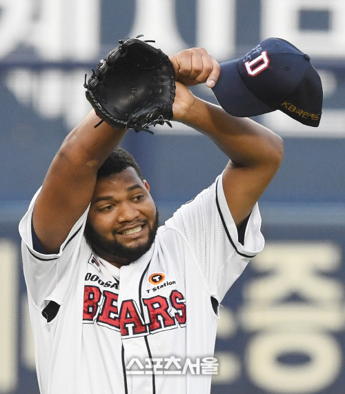 [포토] 두산 알칸타라, 덥네~