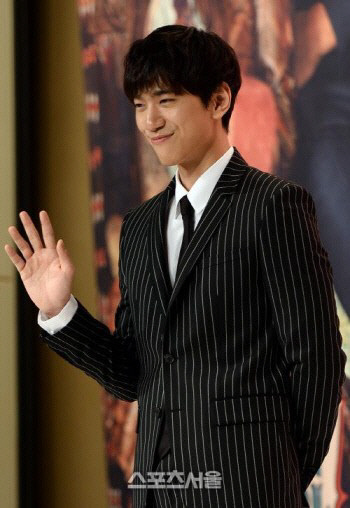 성준, 오늘(27일) 미복귀 전역…코로나19 여파