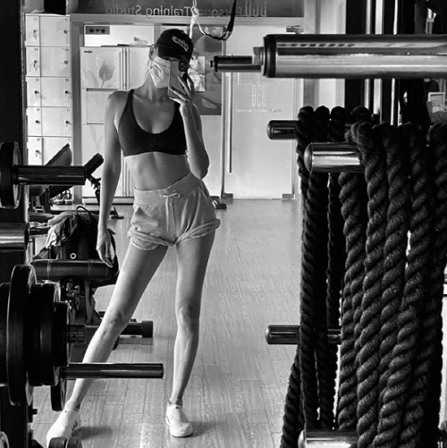 '사만다 is 굿' 한혜진, '맹장수술'에도 여전히 미친 몸매[★SNS]