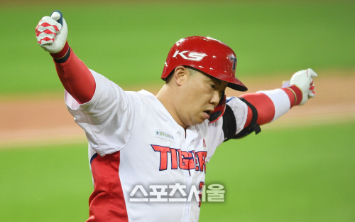 [포토]KIA 나지완, 내가 끝냈다!