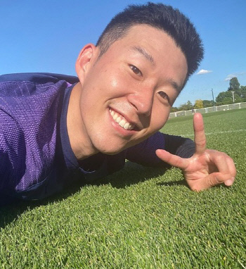 '아시아 최초 기록의 사나이' 손흥민 시즌 종료 V "팬들께 감사 #COYS"