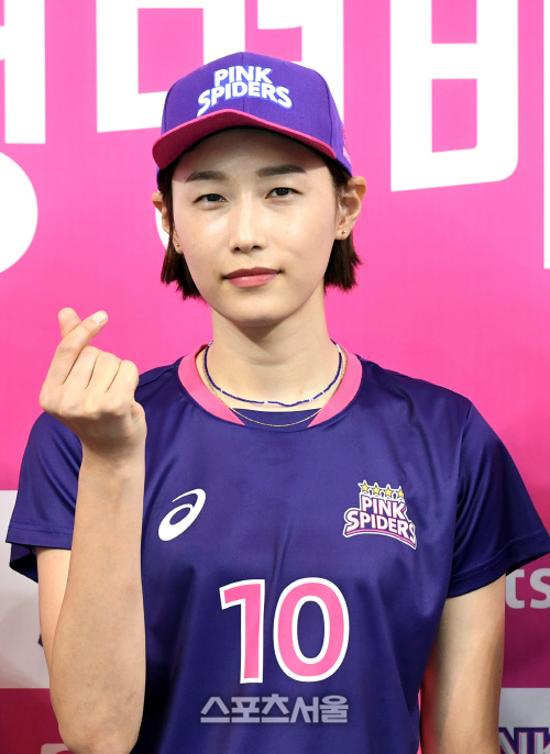 [포토]흥국생명 김연경, \'여자 배구 많이 사랑해 주세요!\'