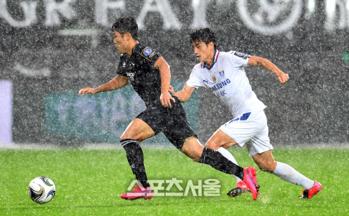 [포토]나성호-이상민, 우중 질주(성남-수원)