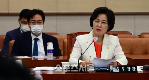 소설가협회, 추미애 "소설쓰시네" 발언 공개사과 요구 "법무부 장관이 소설이 뭔지 몰라"