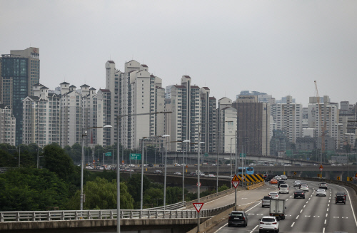 임대차 3법에 전셋값 폭등·품귀 현상<YONHAP NO-4573>