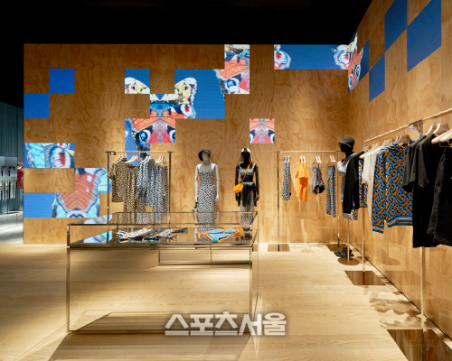 버버리X텐센트, 中 심천에 ‘미래 지향’ 소셜 리테일 매장 오픈