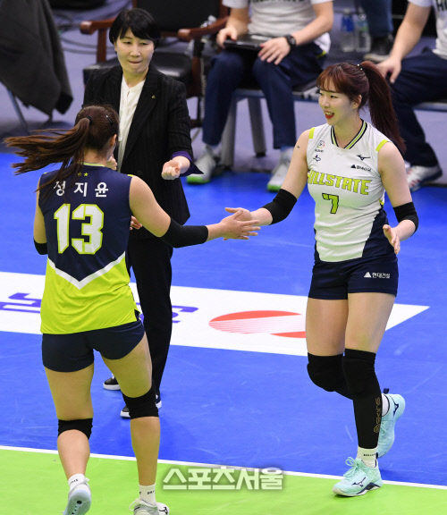 [포토] 현대건설 고유민, 대체 리베로의 출전!