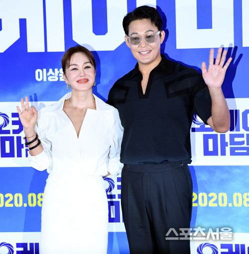 [포토] 엄정화-박성웅, 커플샷 잘 어울리죠?