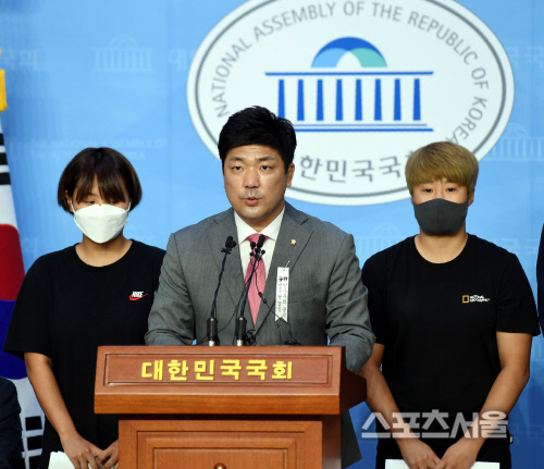 [포토] 이용 의원, \'고(故) 최숙현 선수 의혹을 모두 밝혀야 한다\'