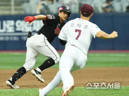 [포토] kt 황재균, 뒤집긴 했는데?