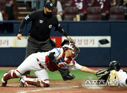 [포토] 키움 이지영, 태그는 성공했는데?