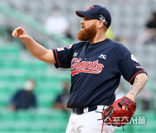 [포토] 롯데 스트레일리, 뒤집을 수 있어!