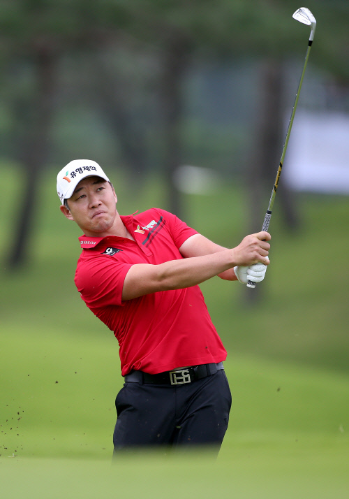 강경남 10번홀 세컨 아이언 샷