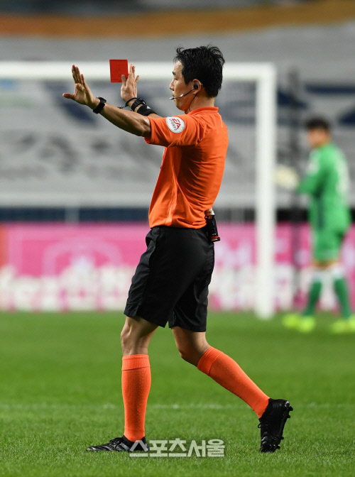 [포토]김용우 주심, 퇴장 취소합니다!(인천-성남)