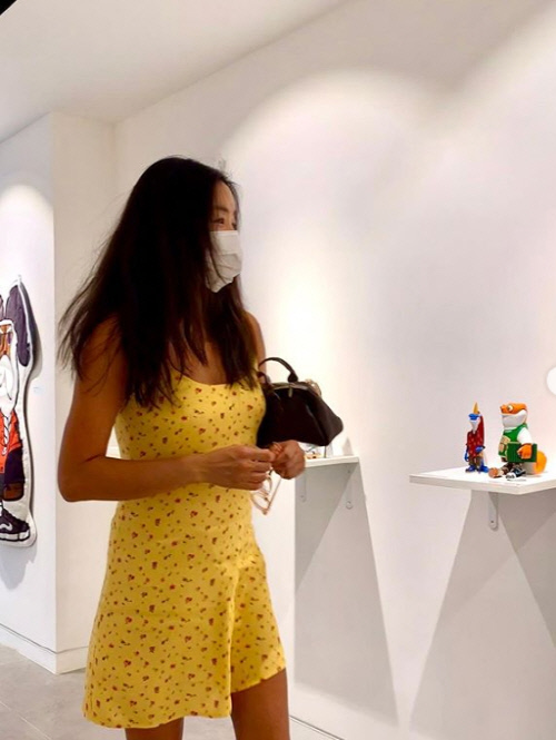 '오늘은 단무지 한 장' 이혜영, 빗길 뚫고 전시회 구경[★SNS]