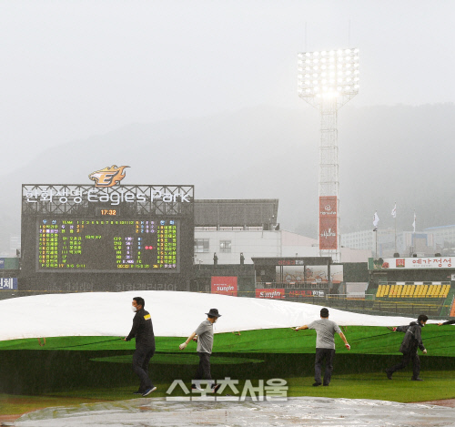 '또 폭우' 대전 한화-KT전 우천 취소 '추후 편성'