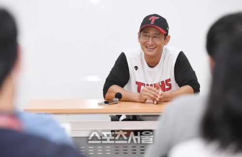 [포토]'은퇴 투어' 논란 입장 밝히는 박용택