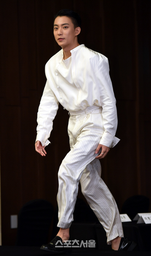 [포토] 공찬 '왕자 같은 입장'