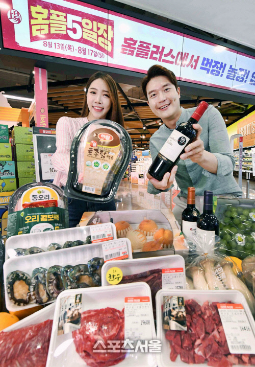 코로나19·기록적 폭우에 특수 실종…광복절 연휴 대형마트 실적방어 나서