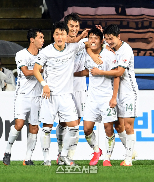 [포토]성남 나상호, 기분 좋은 선제골