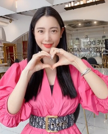 클라라, 사랑의 기부 챌린지 동참…"선한 영향력 발휘되길"[★SNS]