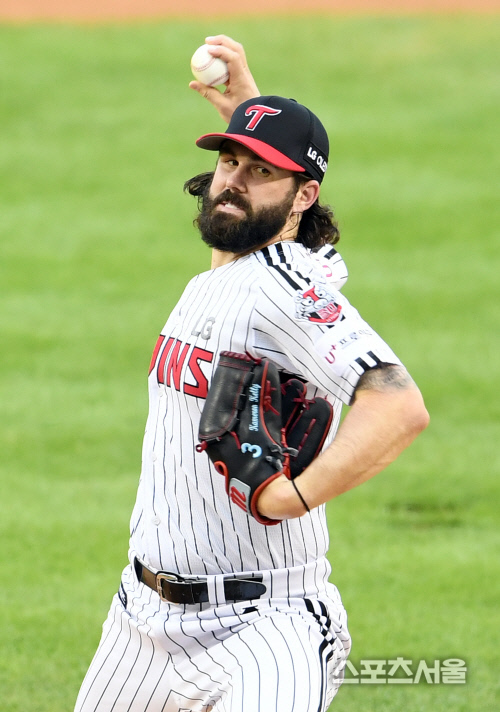 '이닝이터' 켈리 "중요한 위닝시리즈 기뻐…강남 덕분에 좋은 경기"[SS인터뷰]