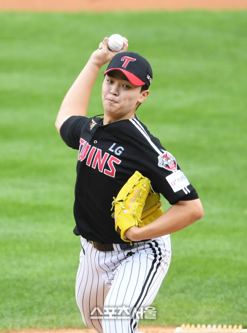 [포토]역투하는 LG 선발 이민호