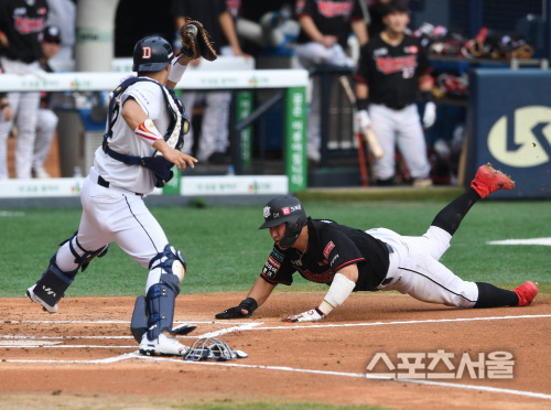[포토] kt 황재균, 선취점을 향한...전력 질주!