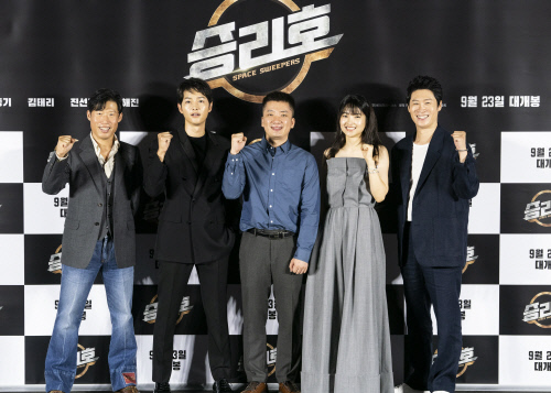 "사람냄새 나는 최초 韓 우주SF"…송중기X김태리 '승리호'의 실험[종합]