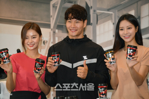 [포토]'퍼펙트 파워쉐이크' 출시 행사에 참석한 김종국